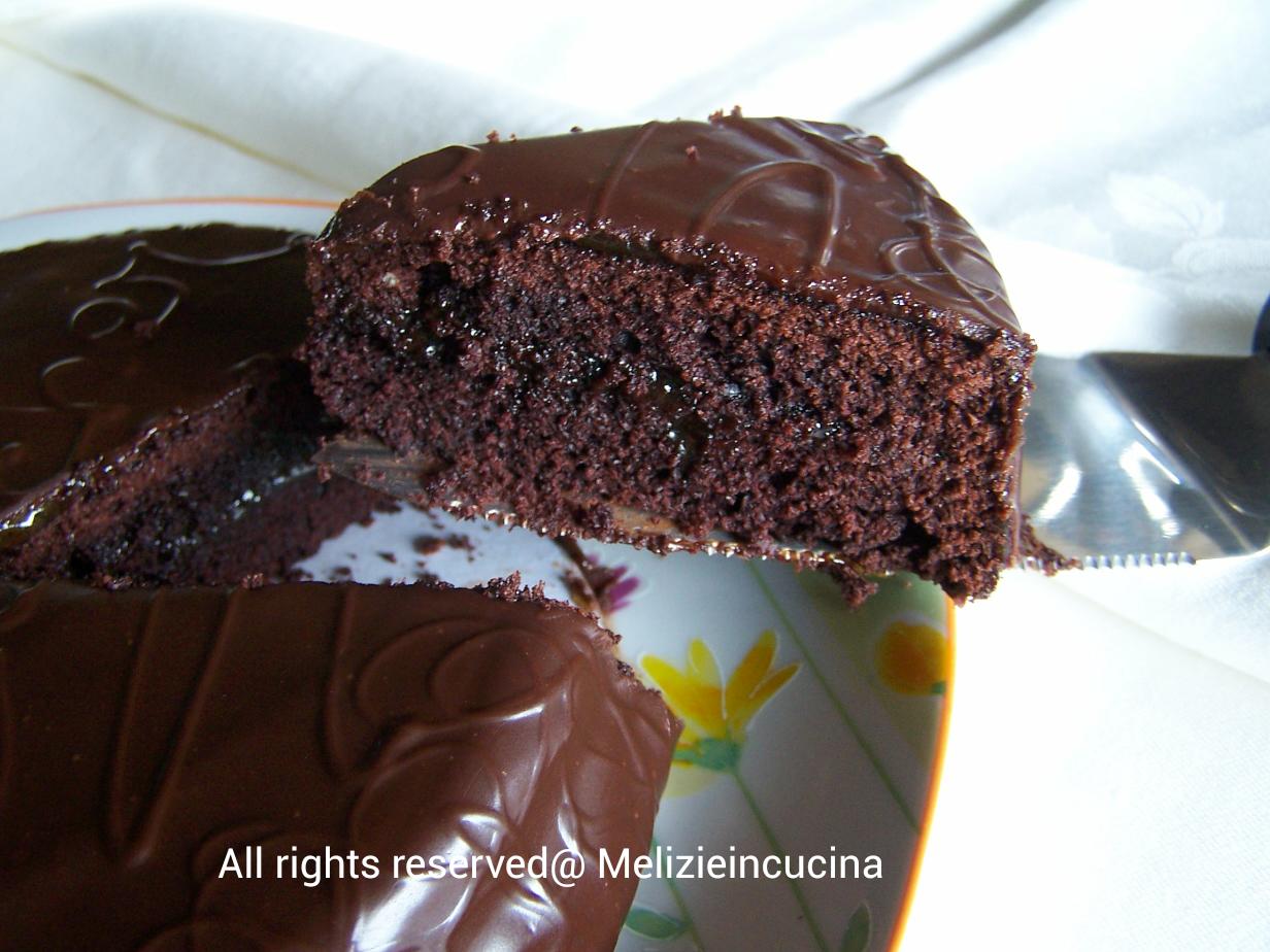 Torta Sacher golosa e leggera