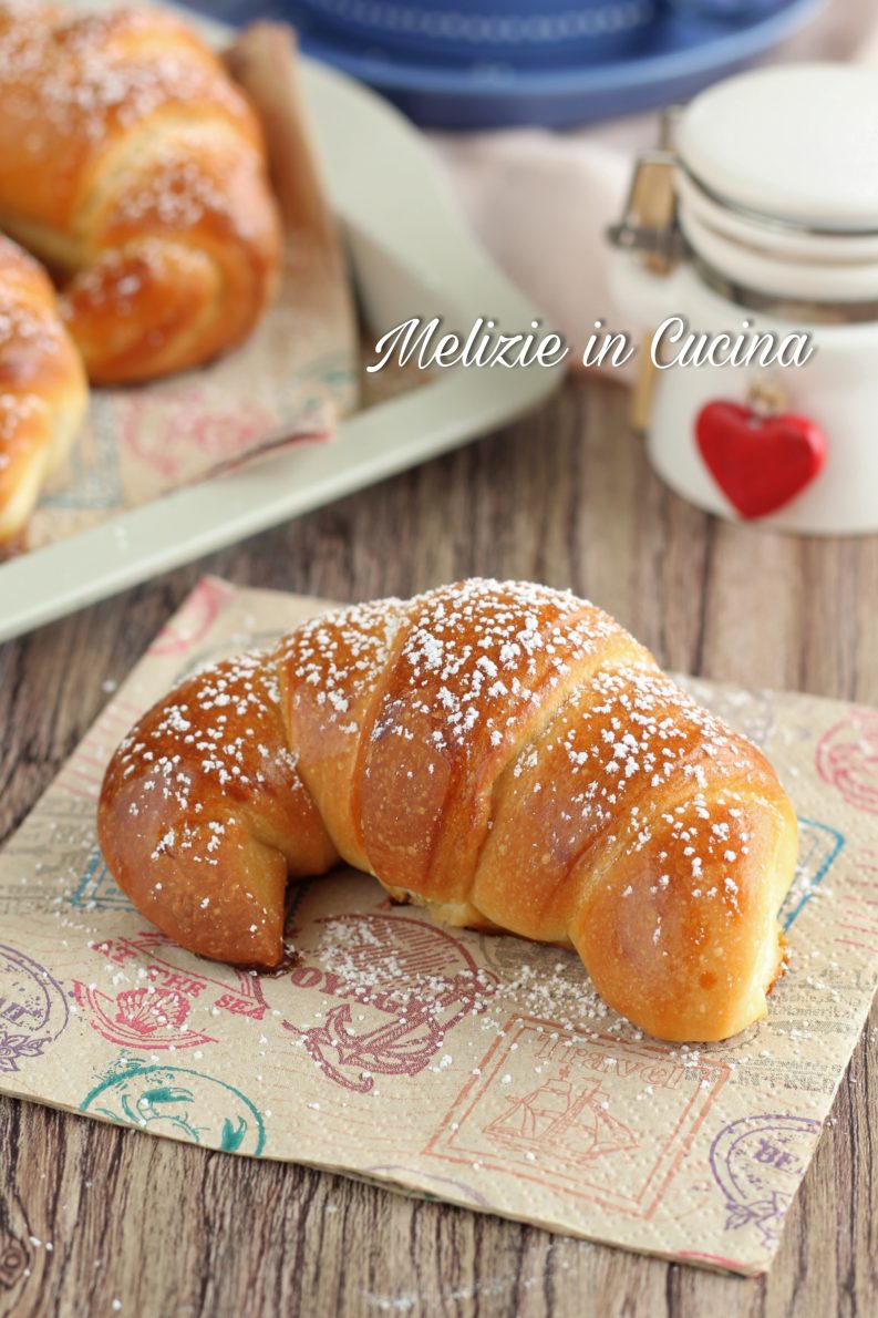 Cornetti di pasta brioches