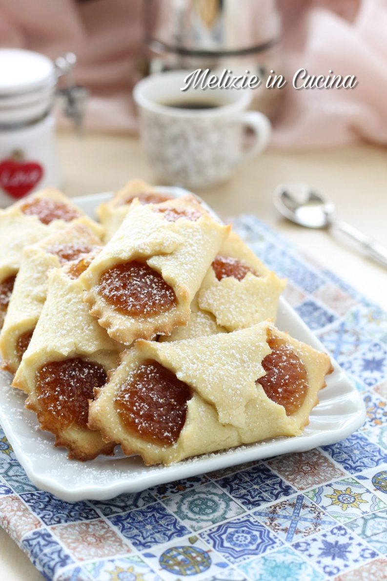 Biscotti fazzoletti con marmellata di fichi