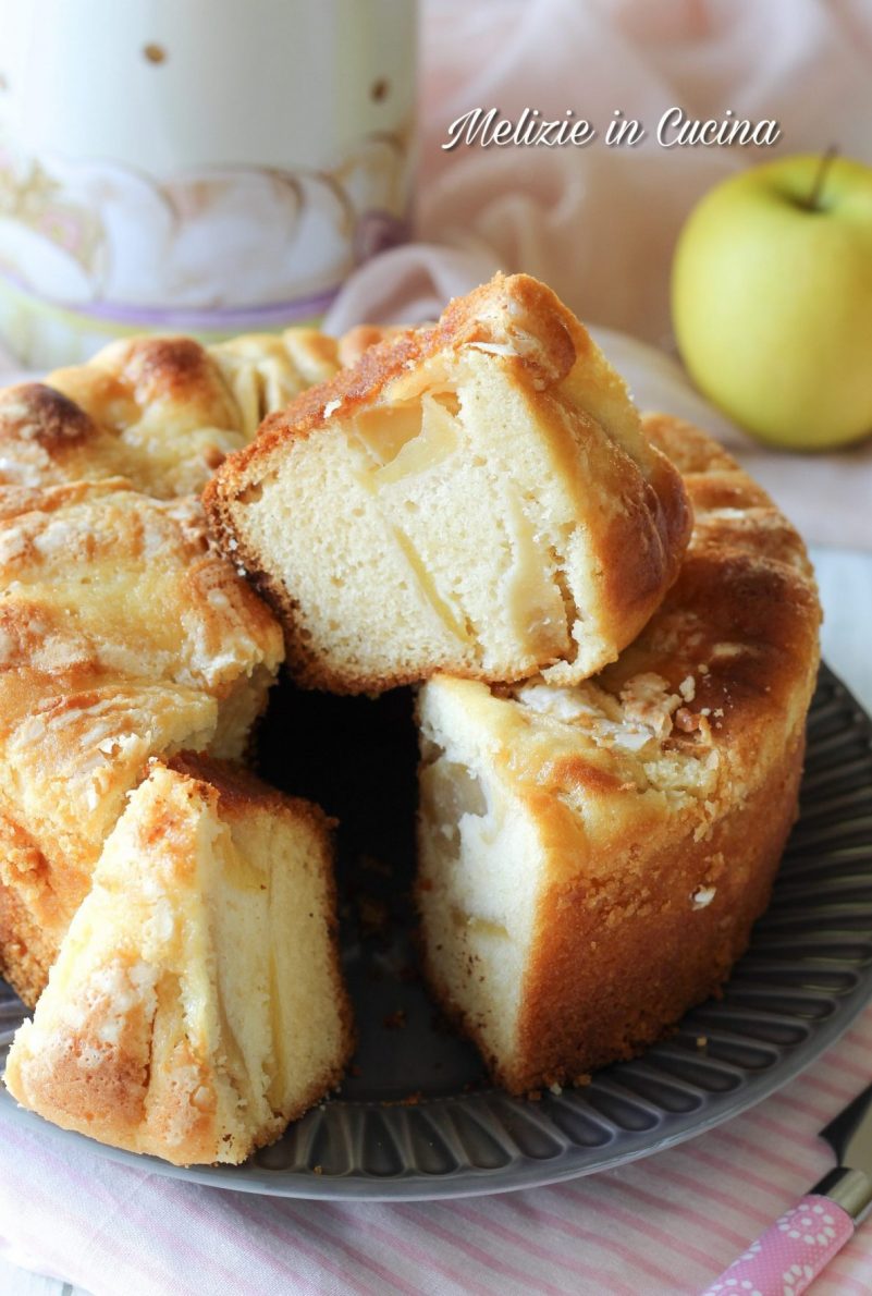 Ciambella di mele cotta sul fornello