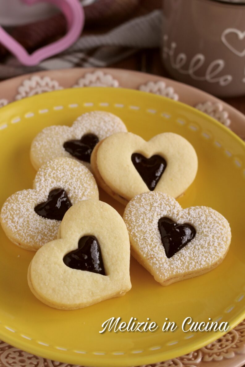 Biscotti cuore con frolla setosa